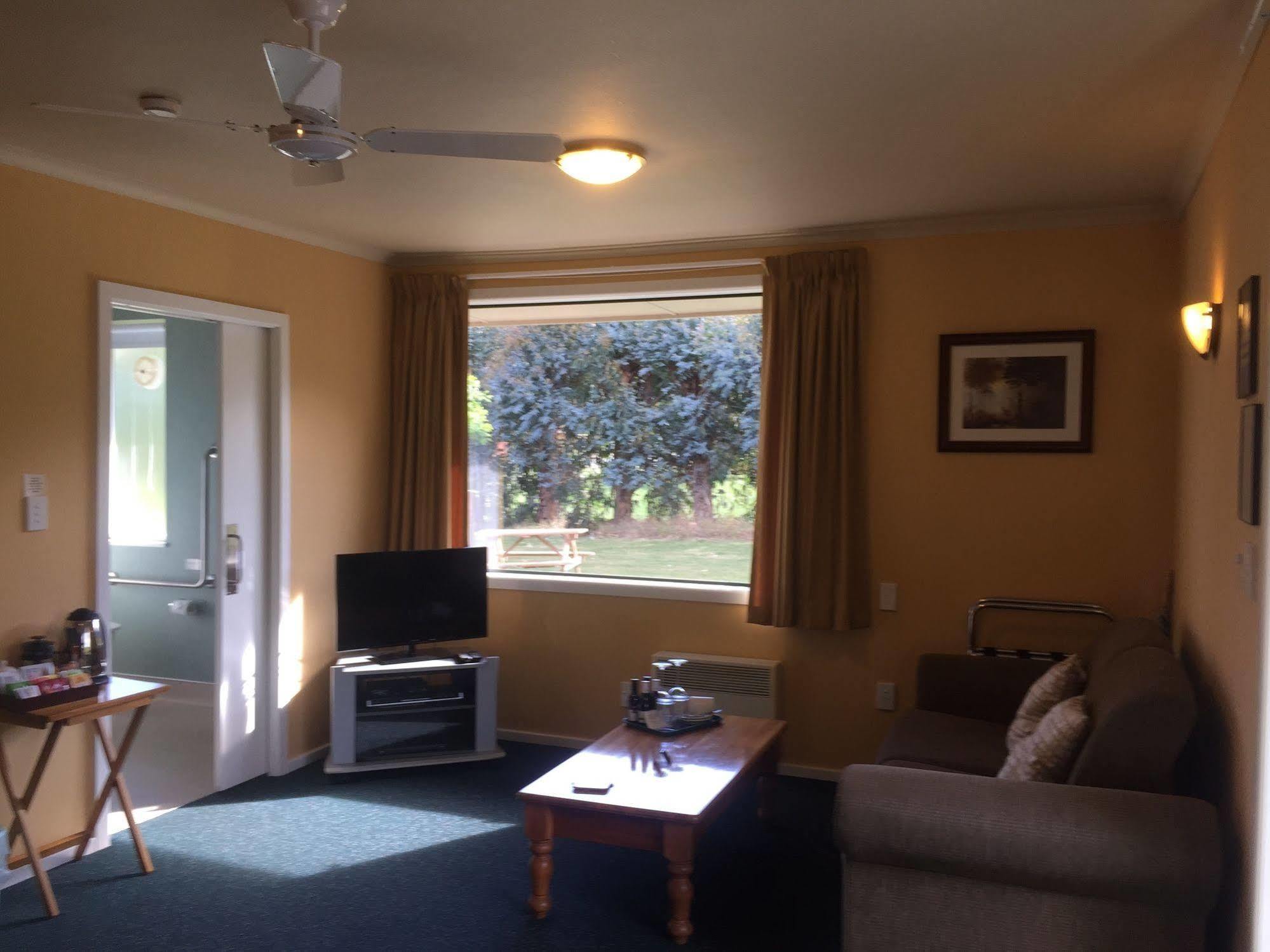Lake Roxburgh Lodge Екстер'єр фото