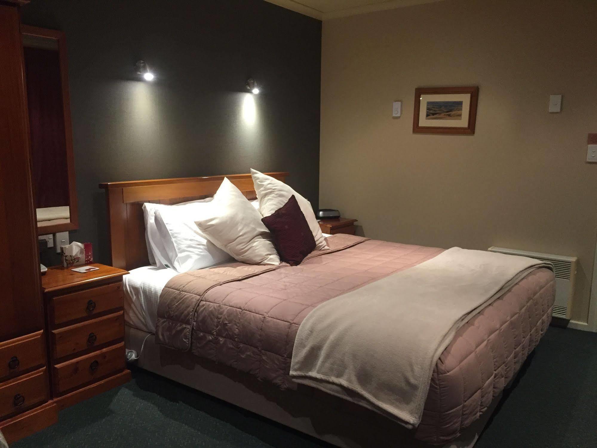 Lake Roxburgh Lodge Екстер'єр фото