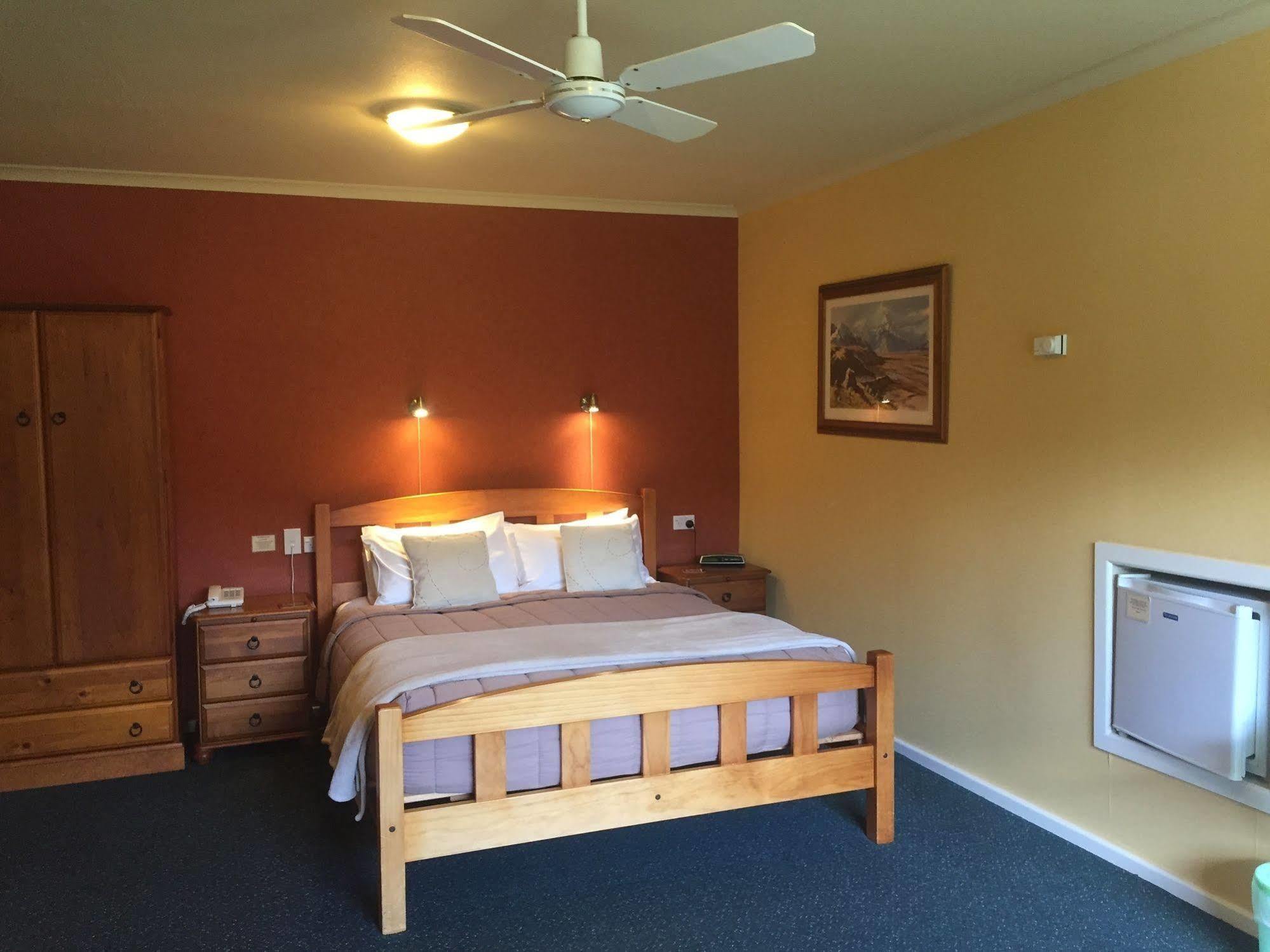Lake Roxburgh Lodge Екстер'єр фото